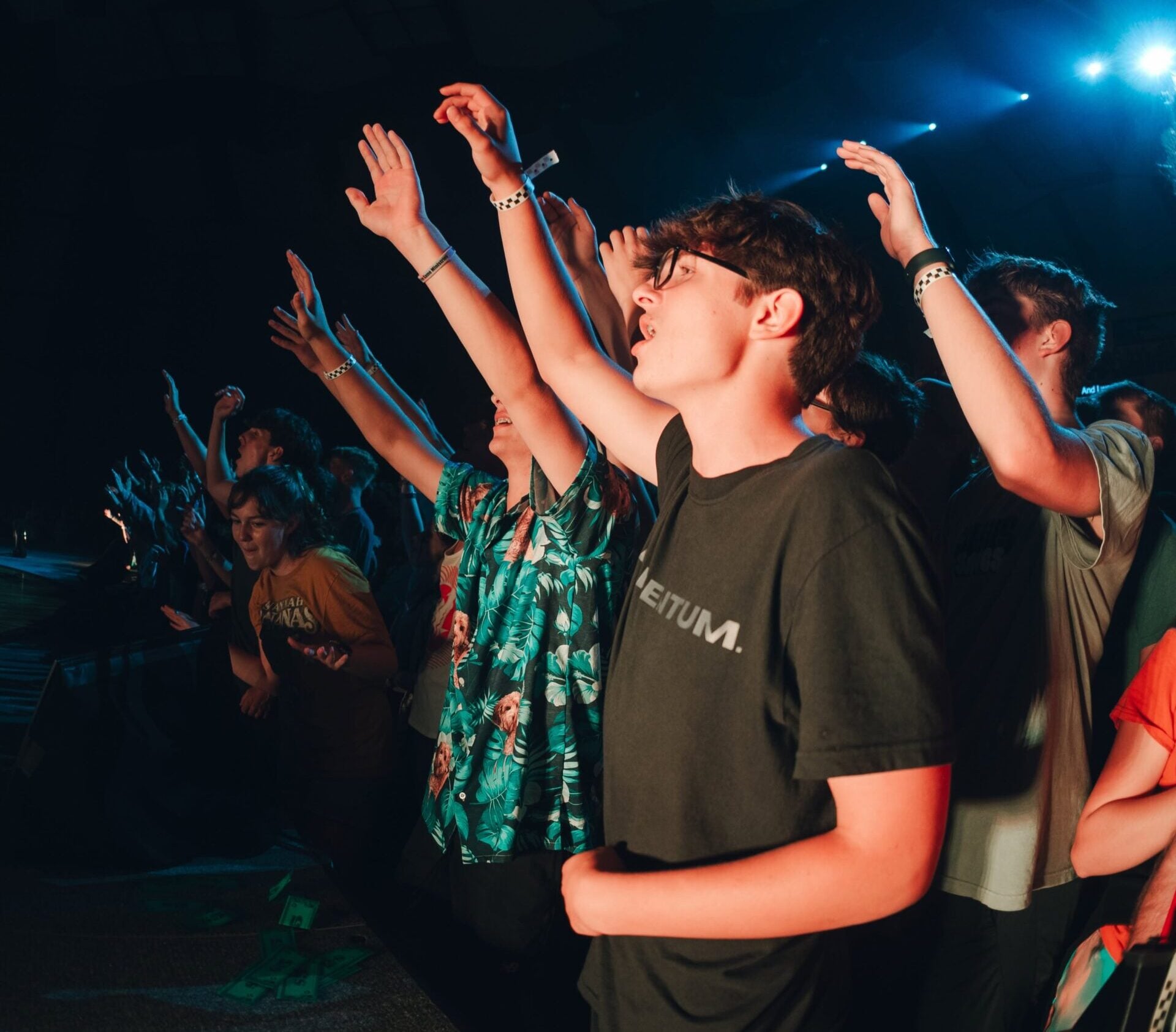 Youth worshiping at Momentum Youth Conference